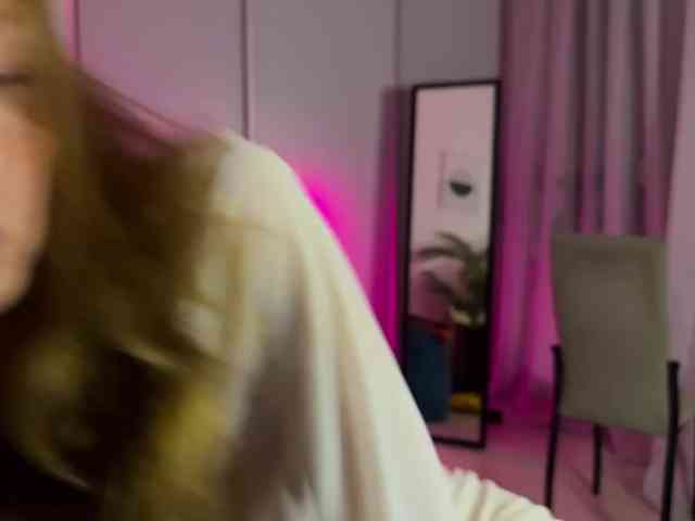 ElliWilson webcam