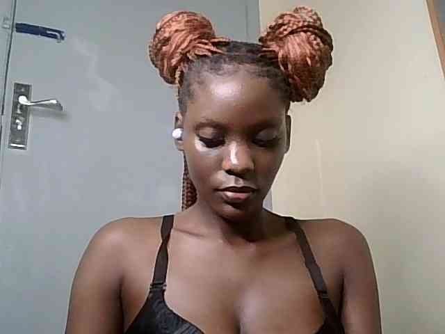 HornyCleo webcam