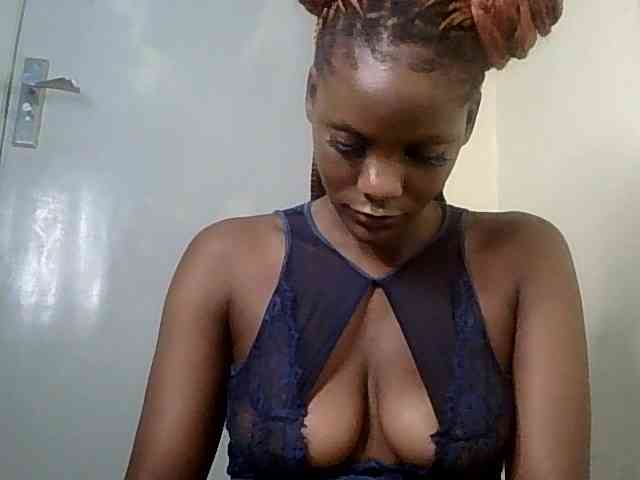 HornyCleo webcam
