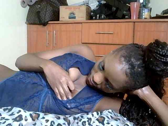 HornyCleo webcam