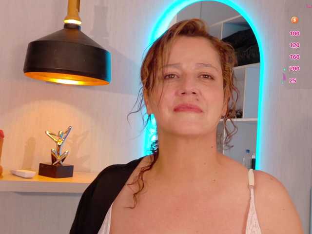 Adriana-gold's BongaCams show and profile