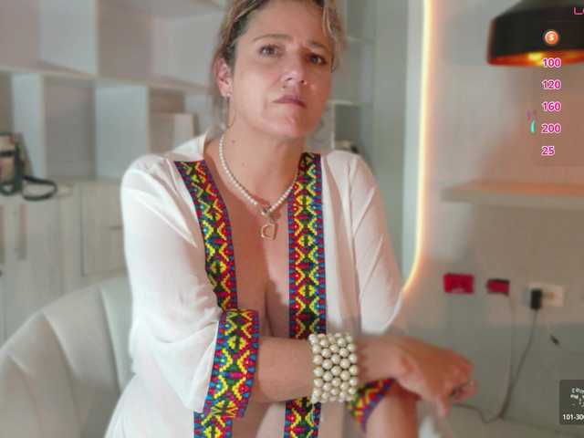 Adriana-gold live cam on BongaCams