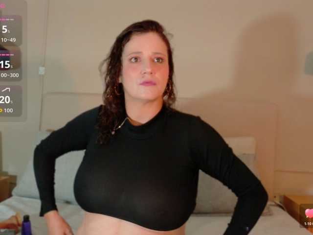 Adriana-gold live cam on BongaCams