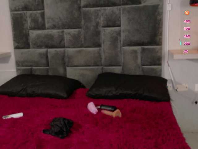 Adriana-gold live cam