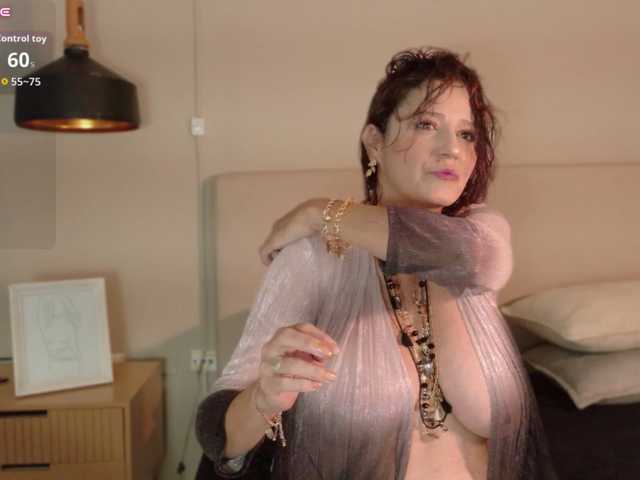 Adriana-gold live cam on BongaCams