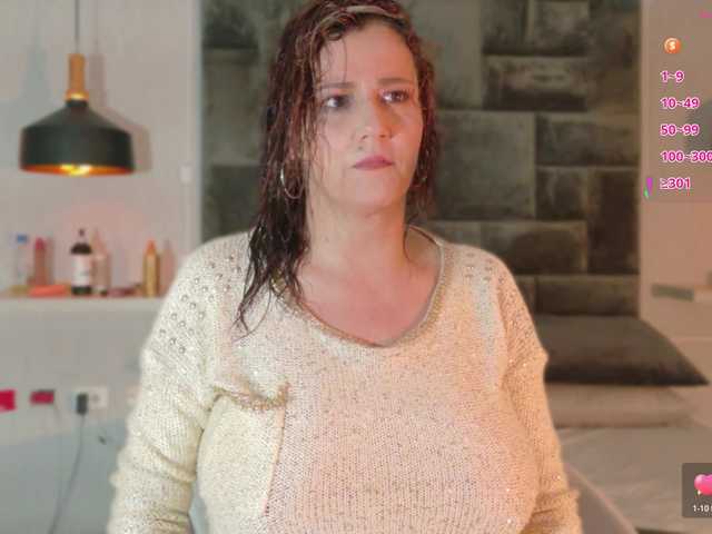 Adriana-gold live cam on BongaCams