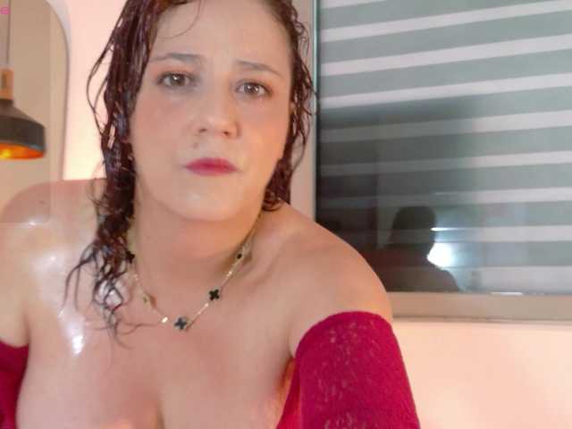 Adriana-gold live cam on BongaCams