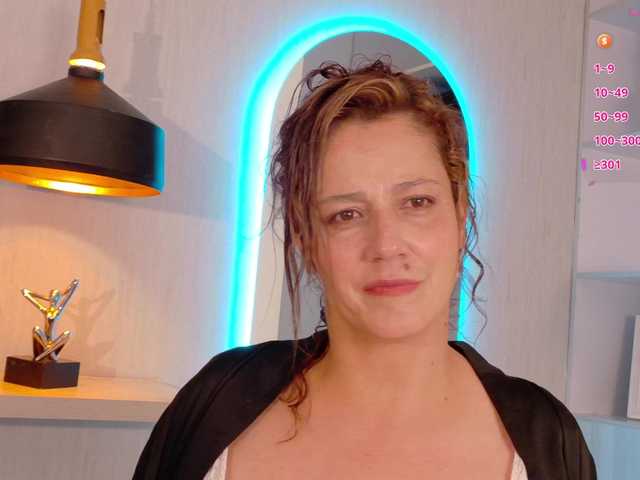 Adriana-gold's BongaCams show and profile