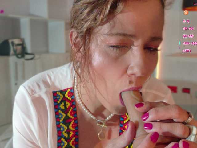 Adriana-gold live cam on BongaCams