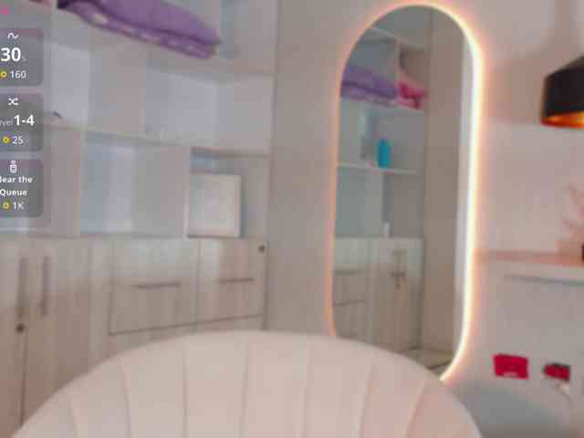 Adriana-gold webcam