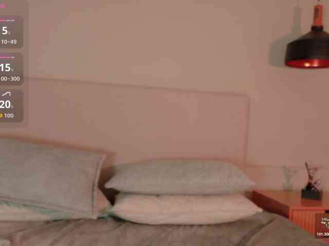 Adriana-gold webcam