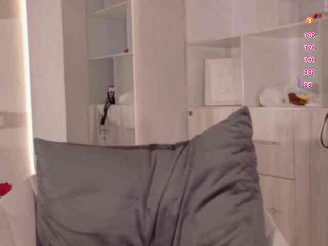 Adriana-gold webcam