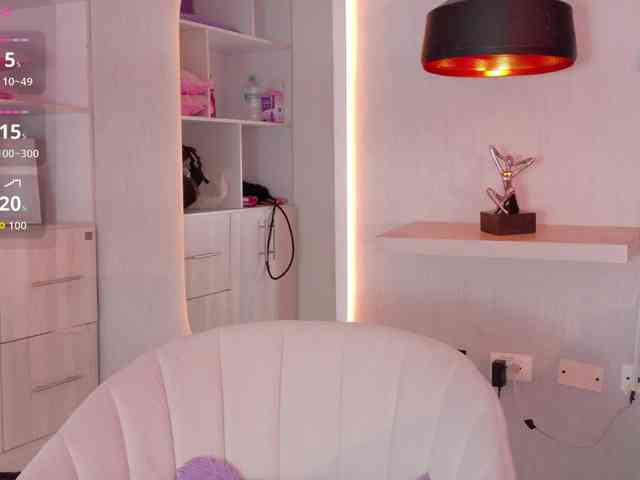 Adriana-gold webcam