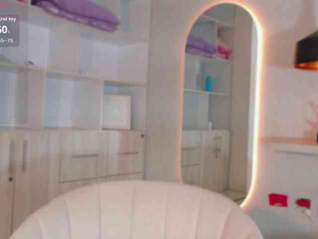 Adriana-gold webcam