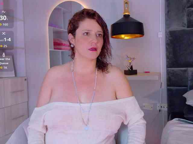 Adriana-gold webcam