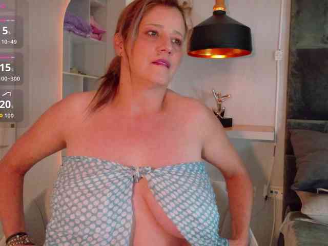 Adriana-gold webcam