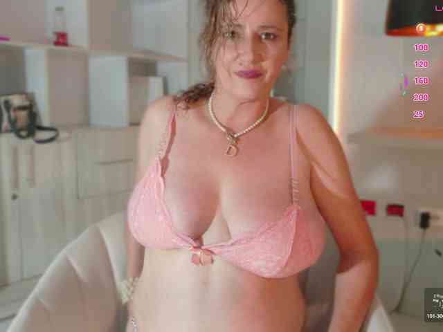 Adriana-gold webcam
