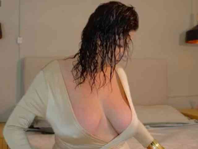Adriana-gold webcam