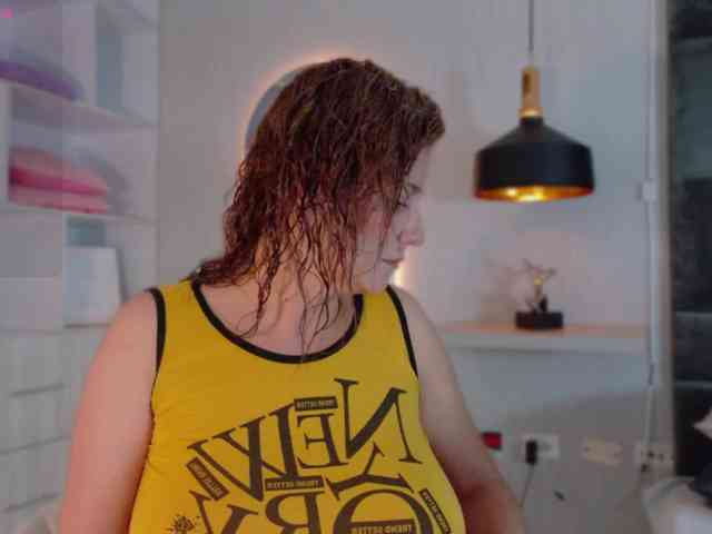 Adriana-gold webcam