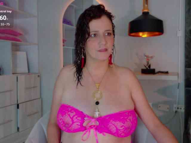 Adriana-gold webcam