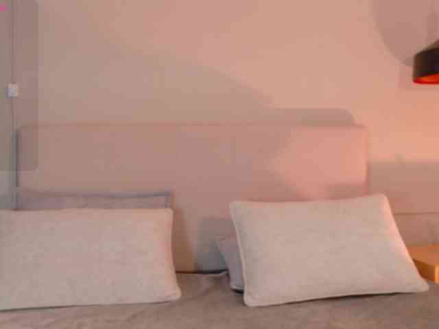 Adriana-gold webcam