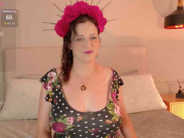 Adriana-gold webcam