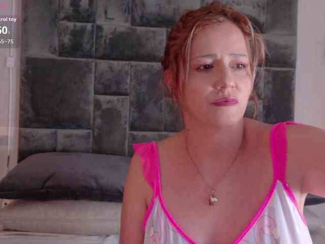 Adriana-gold webcam