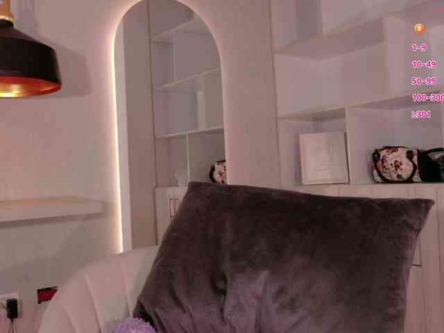 Adriana-gold webcam