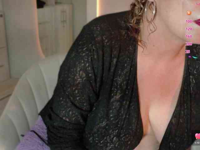 Adriana-gold webcam