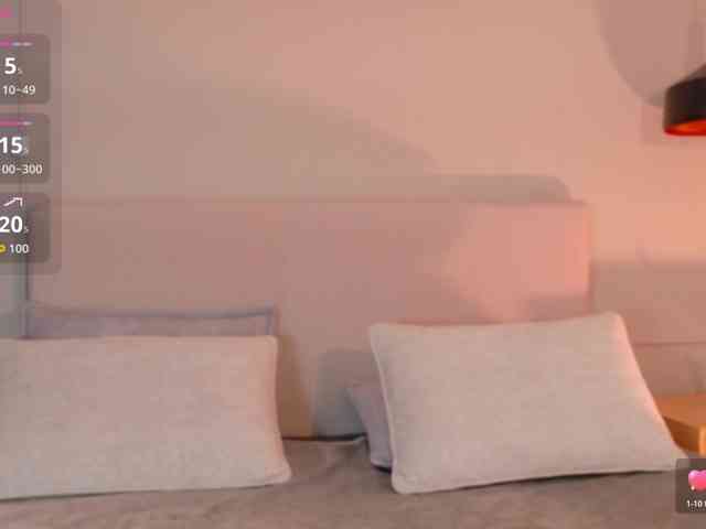 Adriana-gold webcam