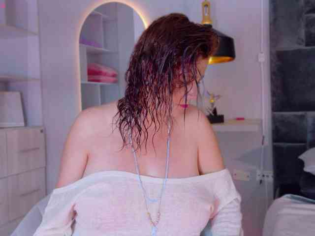 Adriana-gold webcam