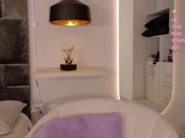 Adriana-gold webcam