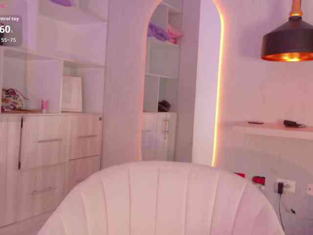 Adriana-gold webcam