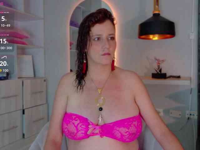 Adriana-gold webcam
