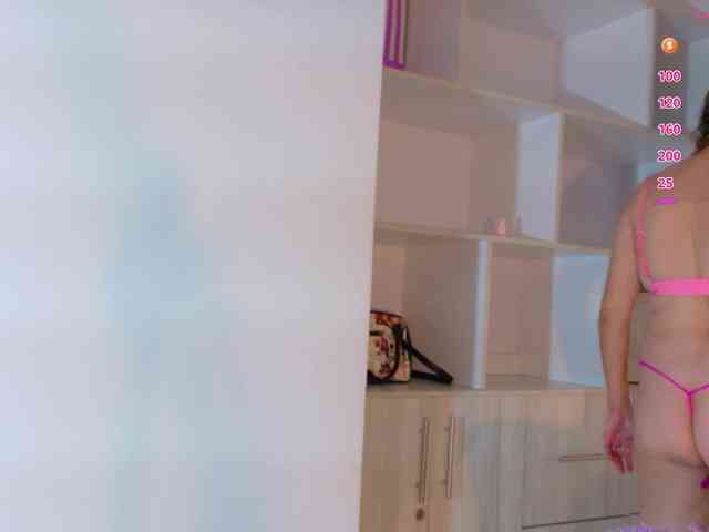 Adriana-gold webcam