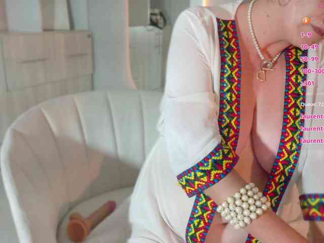 Adriana-gold webcam