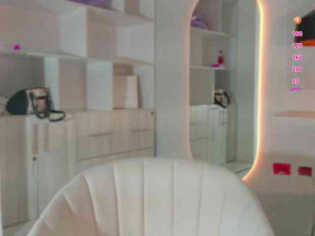 Adriana-gold webcam
