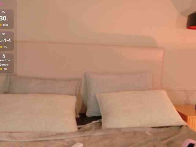 Adriana-gold webcam