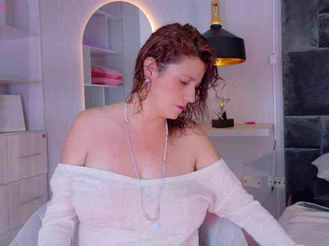 Adriana-gold webcam