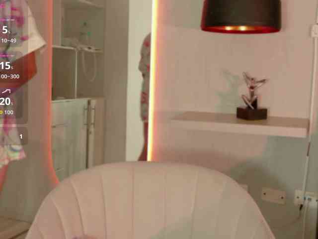 Adriana-gold webcam