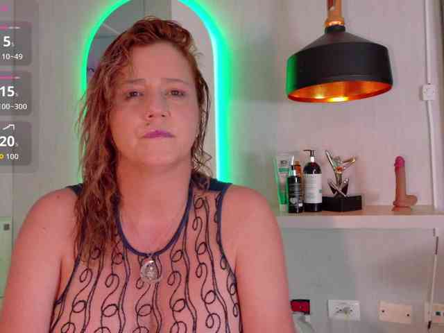 Adriana-gold webcam