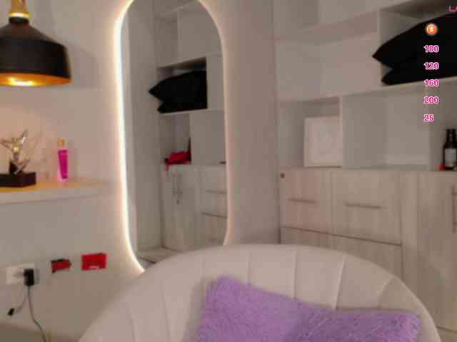Adriana-gold webcam