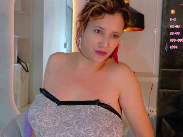 Adriana-gold webcam