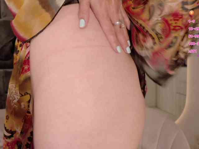 Adriana-gold webcam