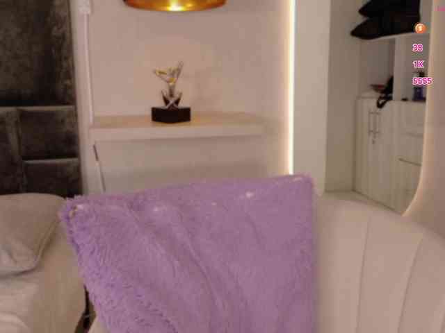 Adriana-gold webcam