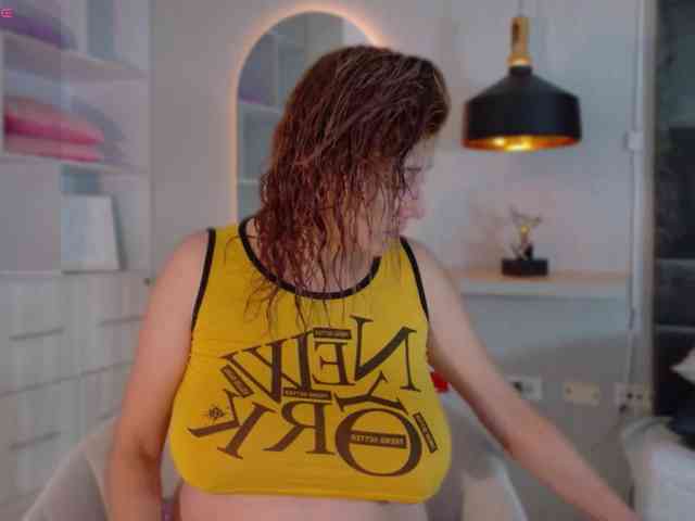 Adriana-gold webcam