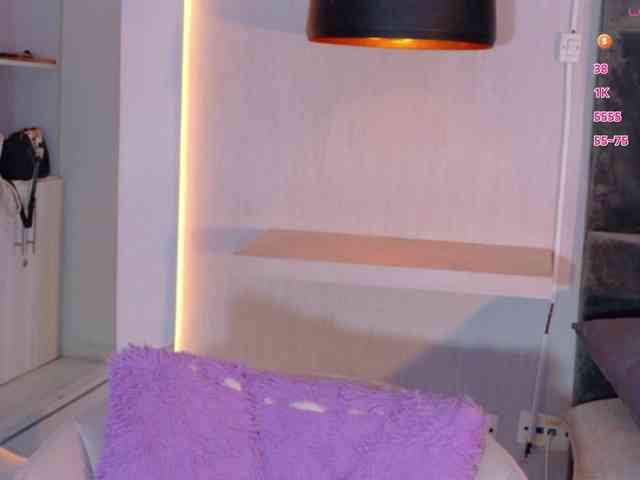 Adriana-gold webcam