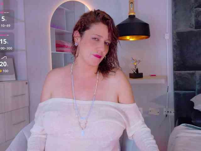 Adriana-gold webcam