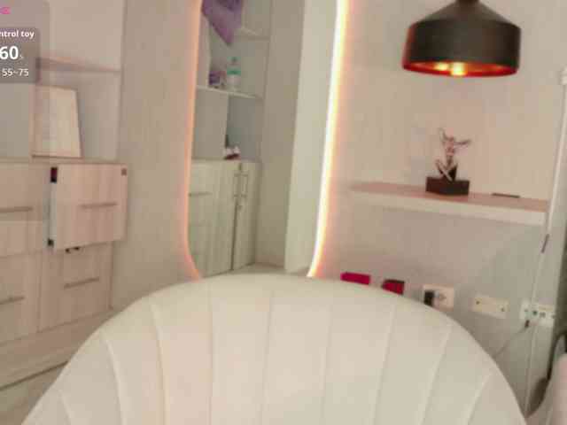 Adriana-gold webcam