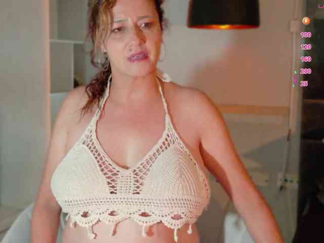 Adriana-gold webcam